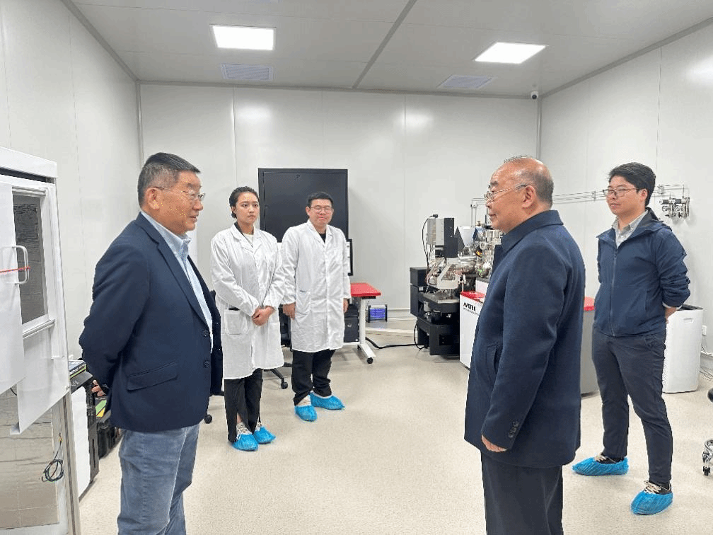 李述湯院士蒞臨海南大學皮米電鏡中心訪問交流，共話材料科學前沿發展